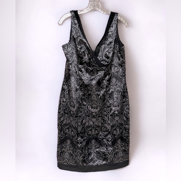 Jones Wear Dresses & Skirts - Jones Black & Silver V-Neck Black Trim Dress Size 12